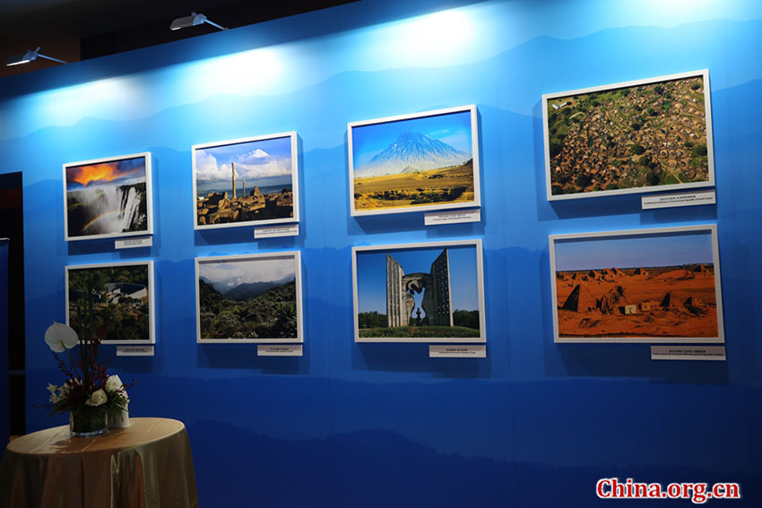 Exibi??o de fotografias “áfrica a Cores” apresentada no centro de imprensa do FOCAC