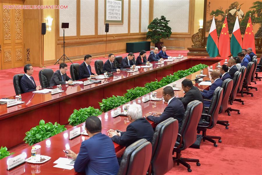 Xi reúne-se com presidente de Madagáscar