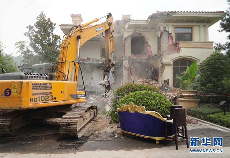 Shaanxi inicia demoli??o de moradias ilegais perto de montanhas Qinling 