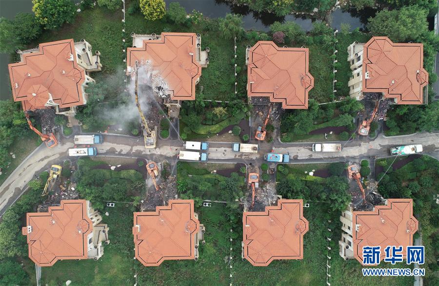 Shaanxi inicia demoli??o de moradias ilegais perto de montanhas Qinling 