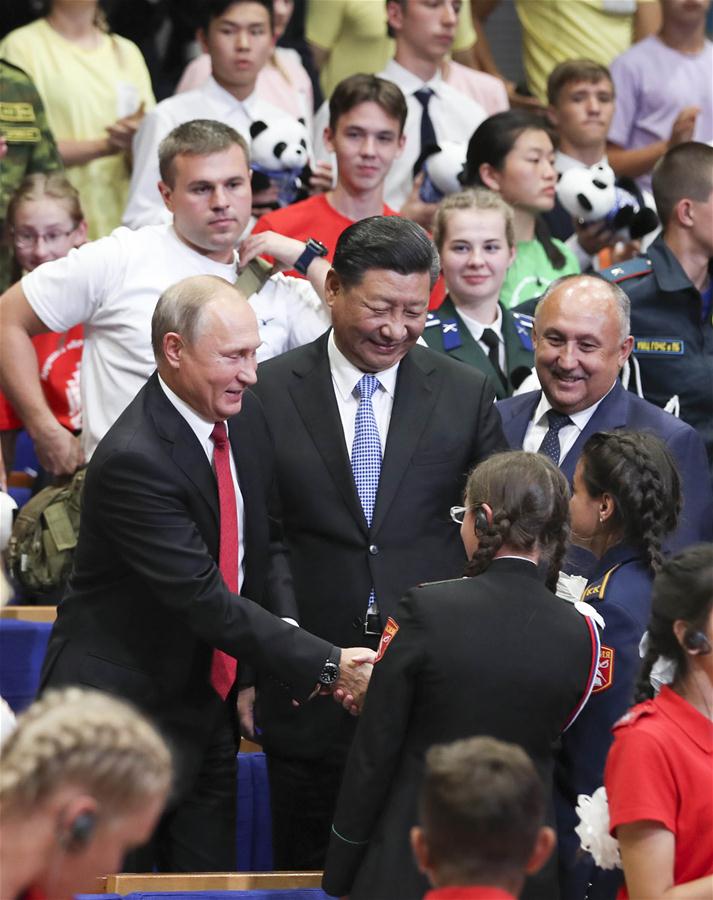 Xi e Putin pedem promo??o da amizade entre os jovens chineses e russos