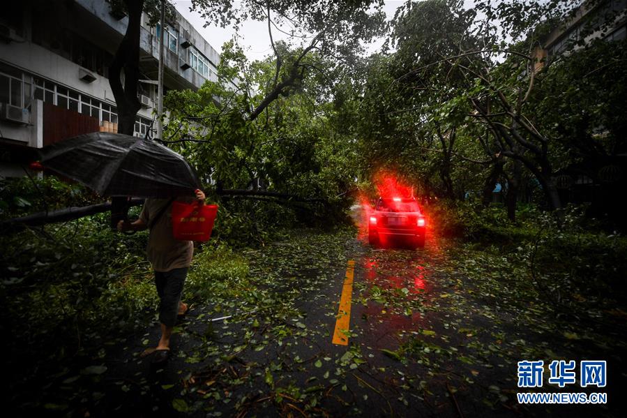Supertuf?o Mangkhut chega ao sul da China
