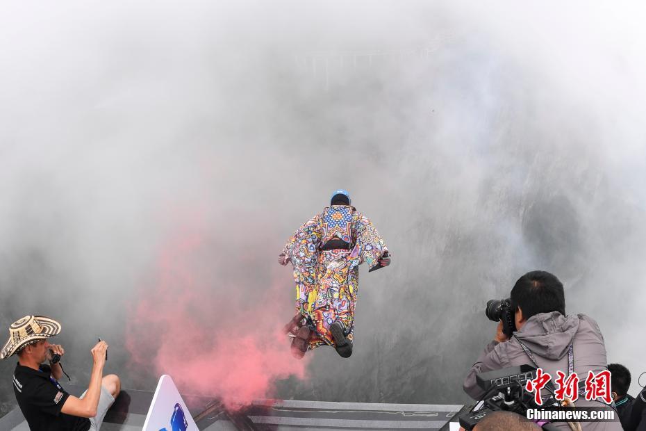 7o Campeonato Mundial de Wingsuit Flying realizado em Zhangjiajie
