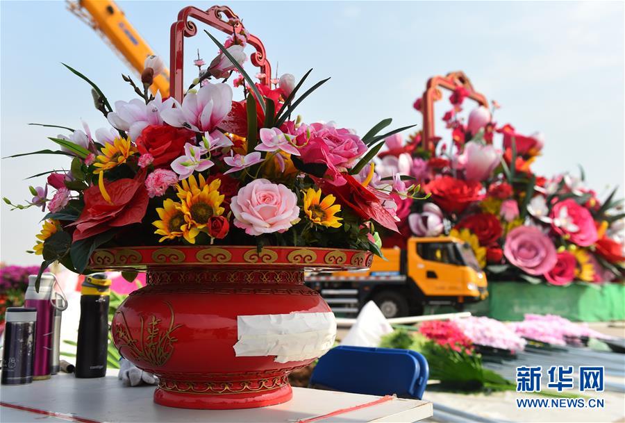 Pra?a Tian'anmen decorada com flores para o Dia Nacional da China