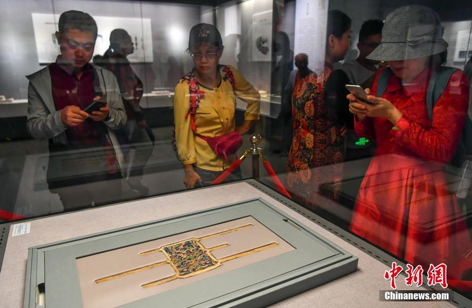 Galeria: Bra?adeira da dinastia Han apresentada ao público