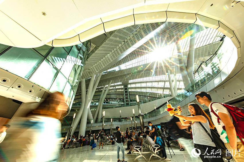 Ferrovia de alta velocidade Guangzhou-Shenzhen-Hong Kong entra em opera??o plena