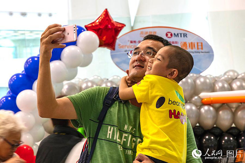 Ferrovia de alta velocidade Guangzhou-Shenzhen-Hong Kong entra em opera??o plena