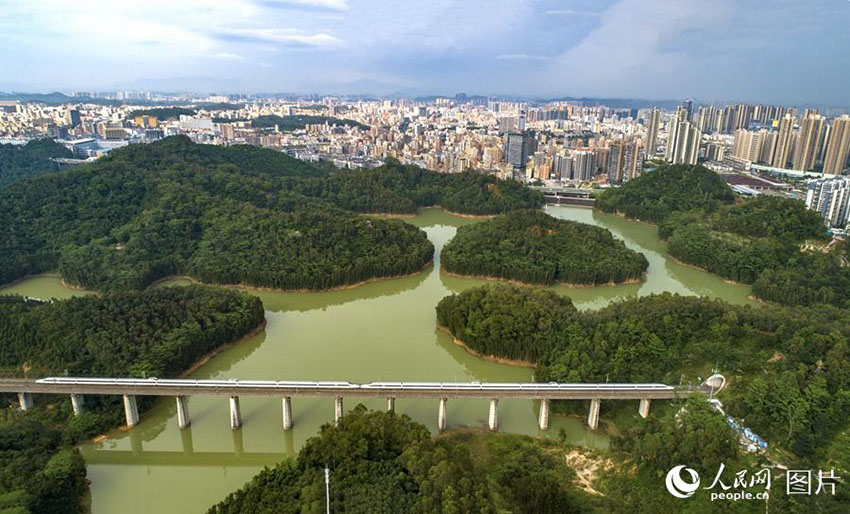 Ferrovia de alta velocidade Guangzhou-Shenzhen-Hong Kong entra em opera??o plena