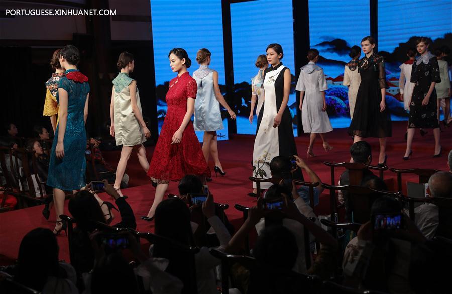 Competi??o de design de cheongsam em Sichuan