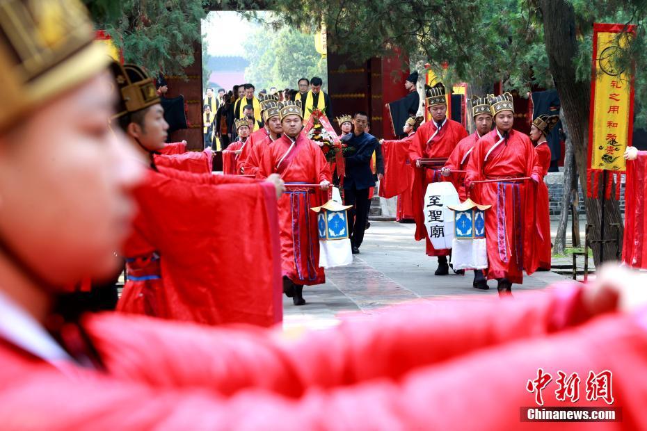 China celebra 2569o aniversário de Confúcio