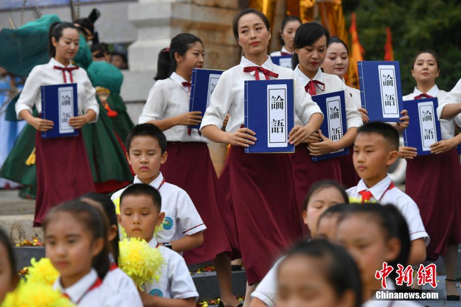 China celebra 2569o aniversário de Confúcio