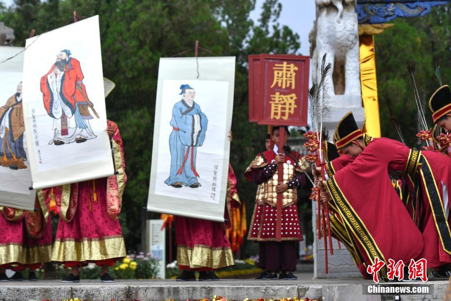 China celebra 2569o aniversário de Confúcio