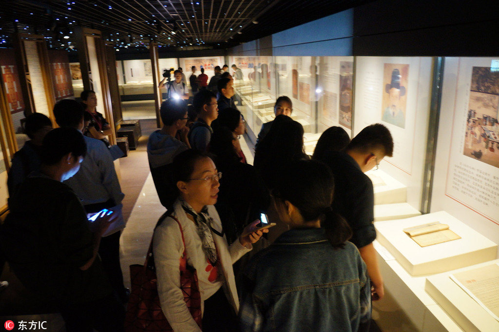 Enciclopédia de Yongle exibida em Beijing