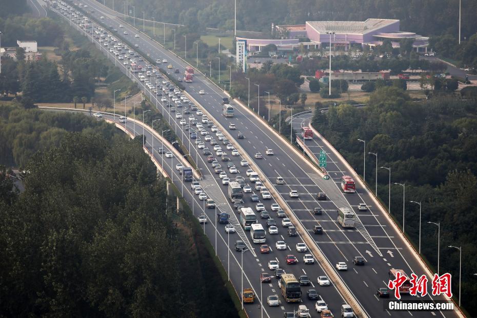 Pico de viagens registrado no regresso do feriado do Dia Nacional da China
