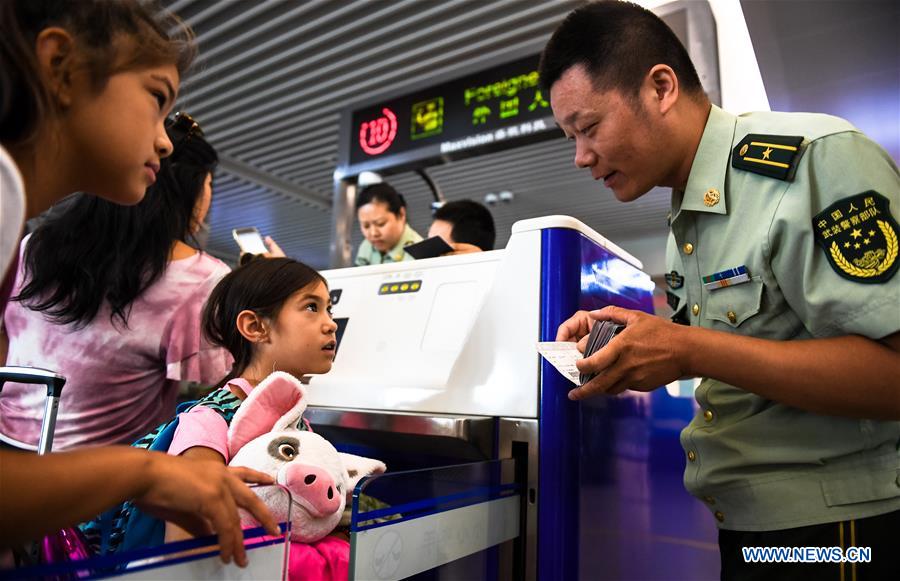 Galeria: Policiais em atividade na fronteira de Jiangsu