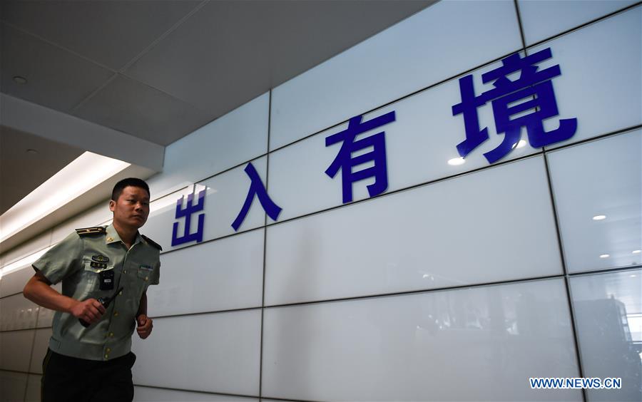 Galeria: Policiais em atividade na fronteira de Jiangsu