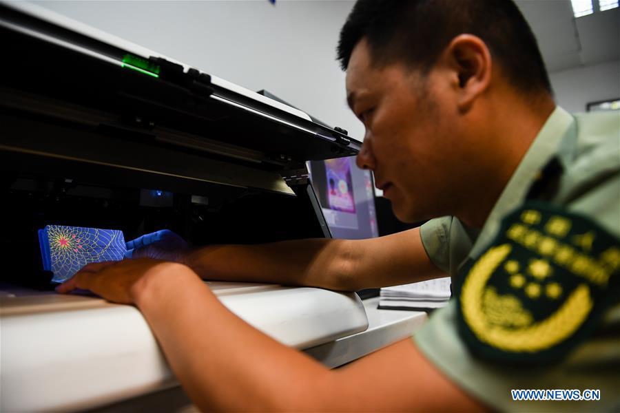 Galeria: Policiais em atividade na fronteira de Jiangsu