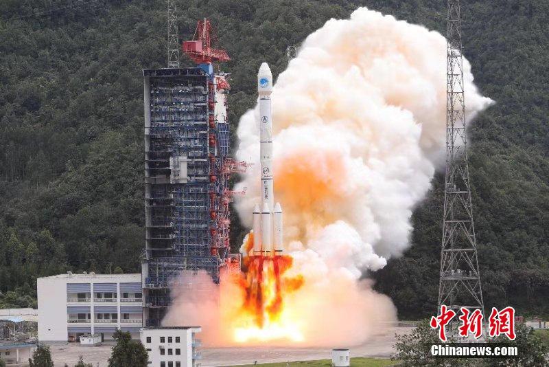  China realiza com sucesso lan?amento de satélites Beidou