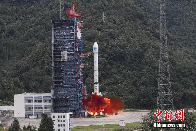  China realiza com sucesso lan?amento de satélites Beidou