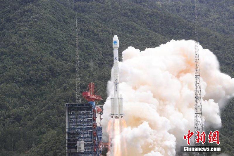  China realiza com sucesso lan?amento de satélites Beidou