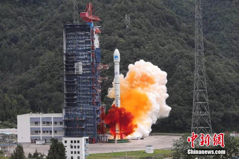  China realiza com sucesso lan?amento de satélites Beidou