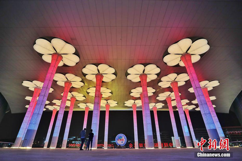 Ilumina??o temática da primeira CIIE entra na fase final de testes