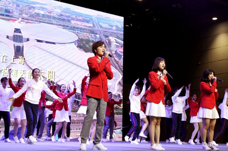 Mais de 5 mil voluntários come?am a trabalhar na Exposi??o Internacional de Importa??o da China