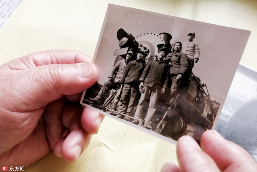 Maquinista aposentado apresenta cole??o de fotos antigas