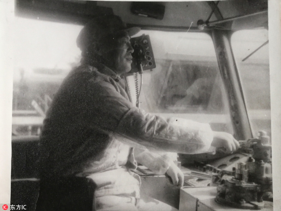 Maquinista aposentado apresenta cole??o de fotos antigas