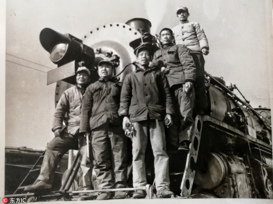 Maquinista aposentado apresenta cole??o de fotos antigas