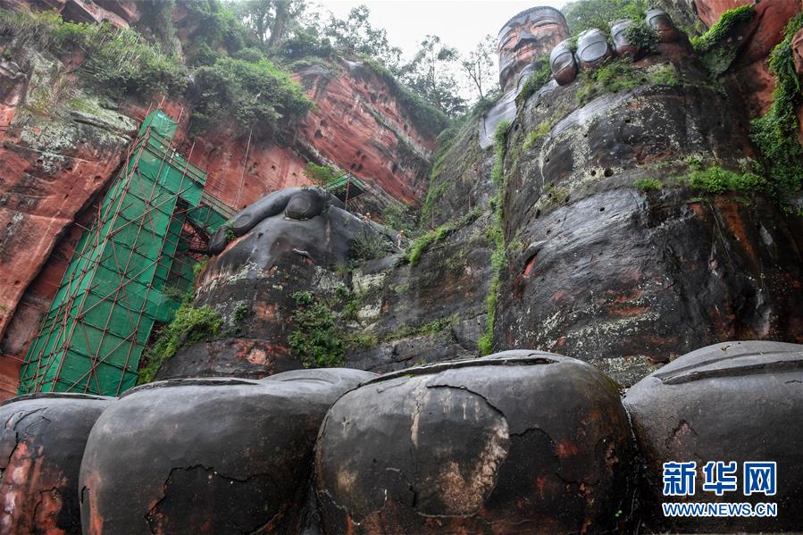 Galeria: Grande Buda de Leshan submetido a “exame físico”