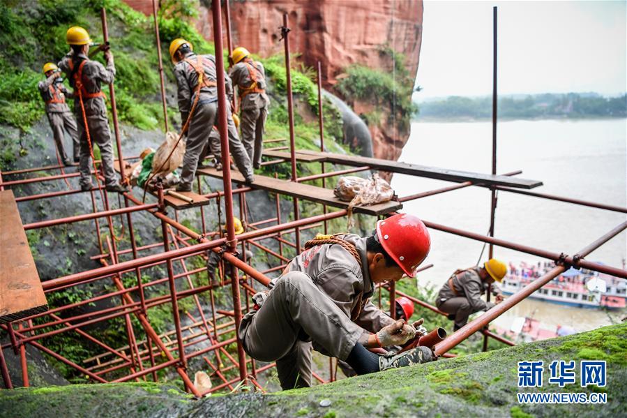 Galeria: Grande Buda de Leshan submetido a “exame físico”