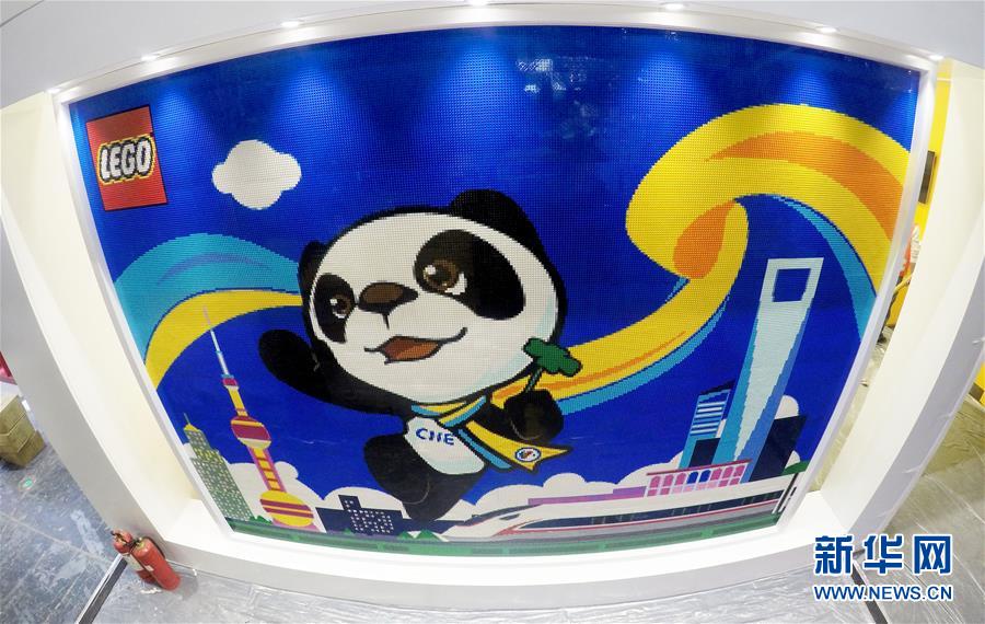 Mascote “Jinbao” feita de Legos apresentada na CIIE