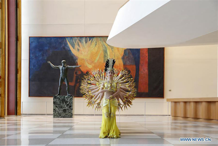 Galeria: Artistas apresentam dan?a Bodhisattva de Mil M?os na sede da ONU em Nova Iorque