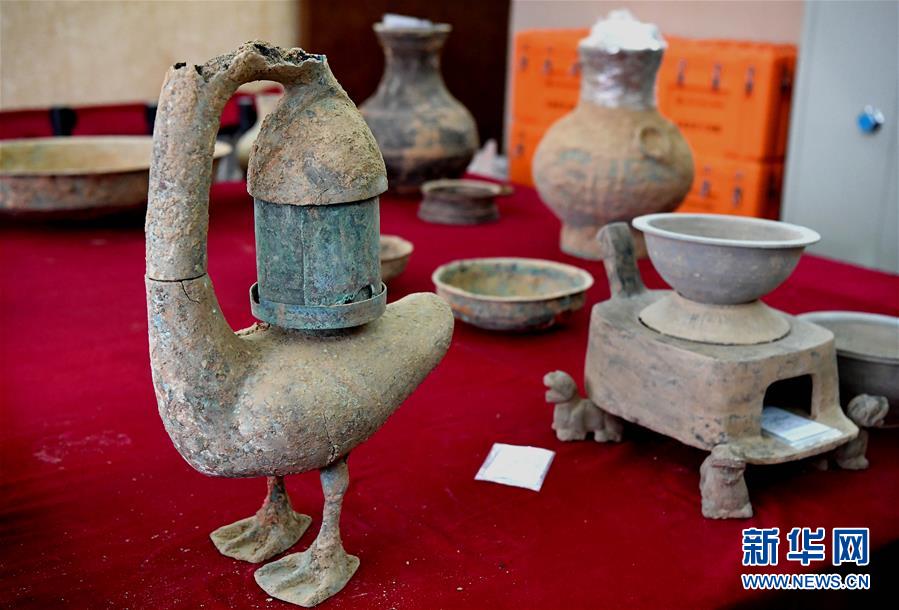 Arqueólogos chineses descobrem bebida alcoólica de 2 mil anos em tumba antiga
