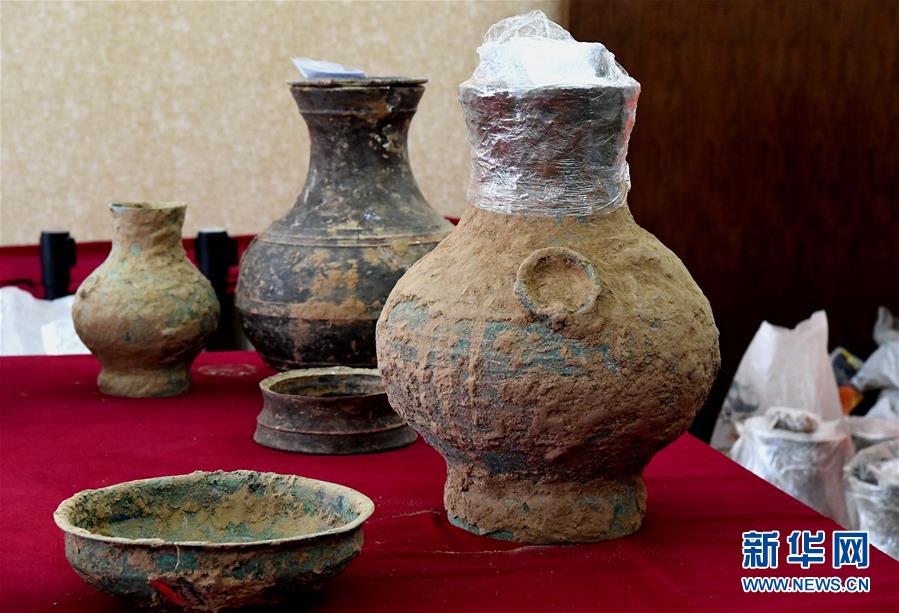 Arqueólogos chineses descobrem bebida alcoólica de 2 mil anos em tumba antiga