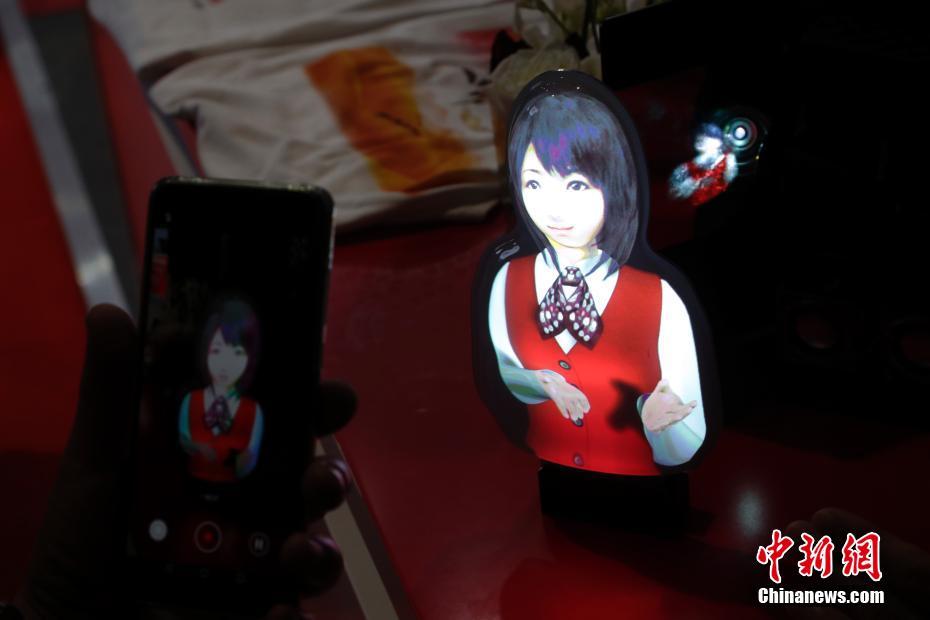 Galeria: Produtos atraem aten??es de consumidores na CIIE