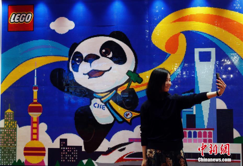 Galeria: Produtos atraem aten??es de consumidores na CIIE