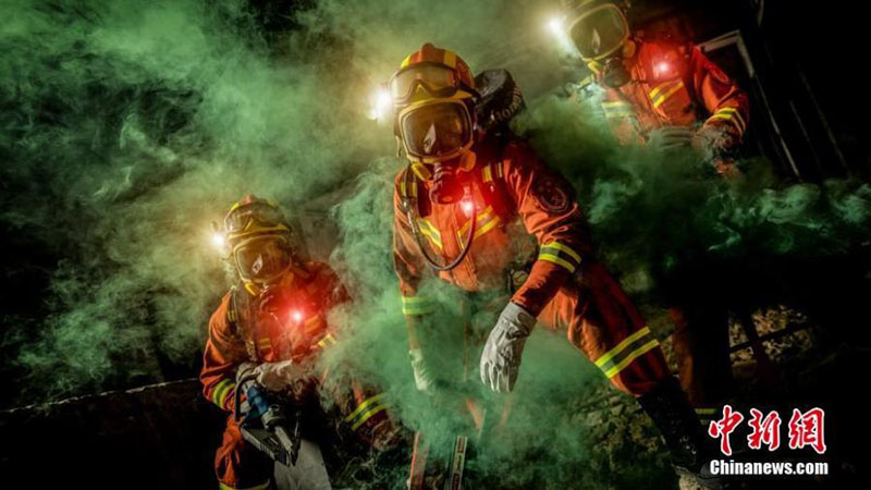 Galeria: Sichuan publica cartazes em homenagem aos bombeiros da província