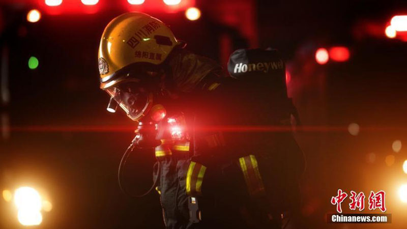 Galeria: Sichuan publica cartazes em homenagem aos bombeiros da província