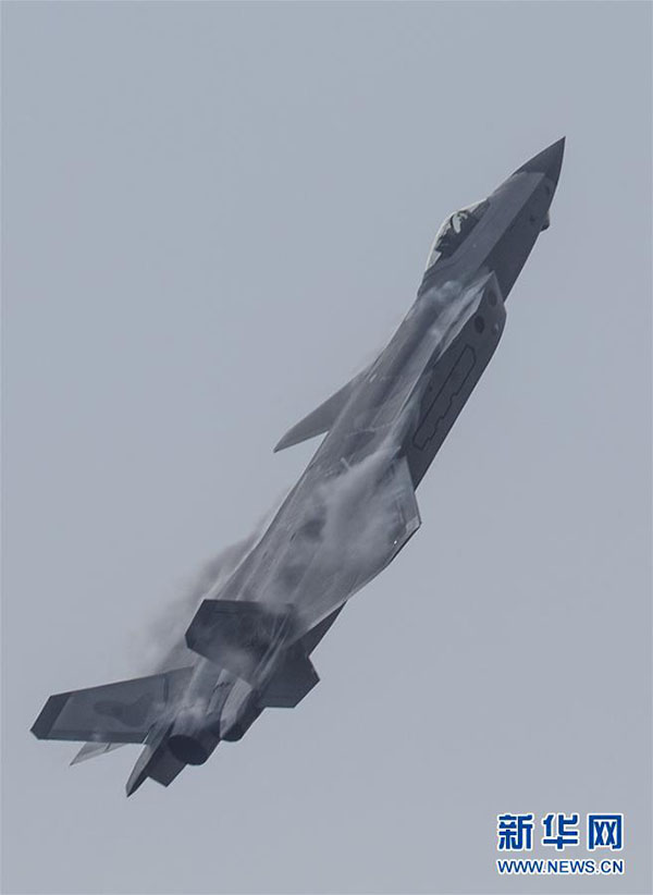 Galeria: Ca?as J-20 participam no Airshow China