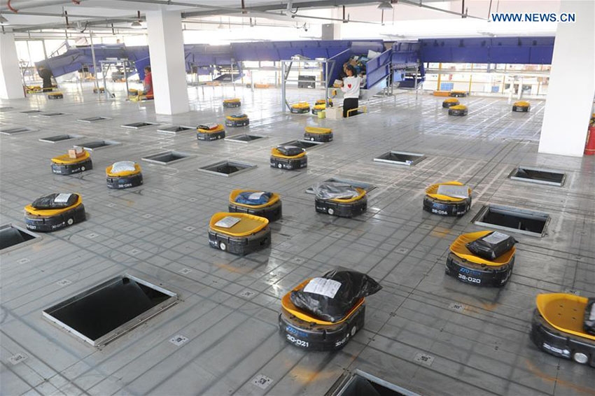 Galeria: Rob?s procedem à triagem de embalagens em Anhui para Dia dos Solteiros