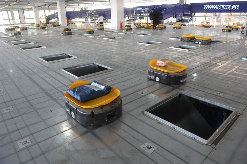 Galeria: Rob?s procedem à triagem de embalagens em Anhui para Dia dos Solteiros