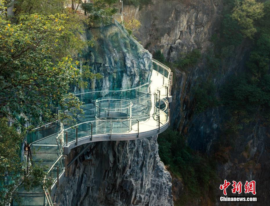 Galeria: Primeiro hotel subterraneo do mundo abre em Shanghai