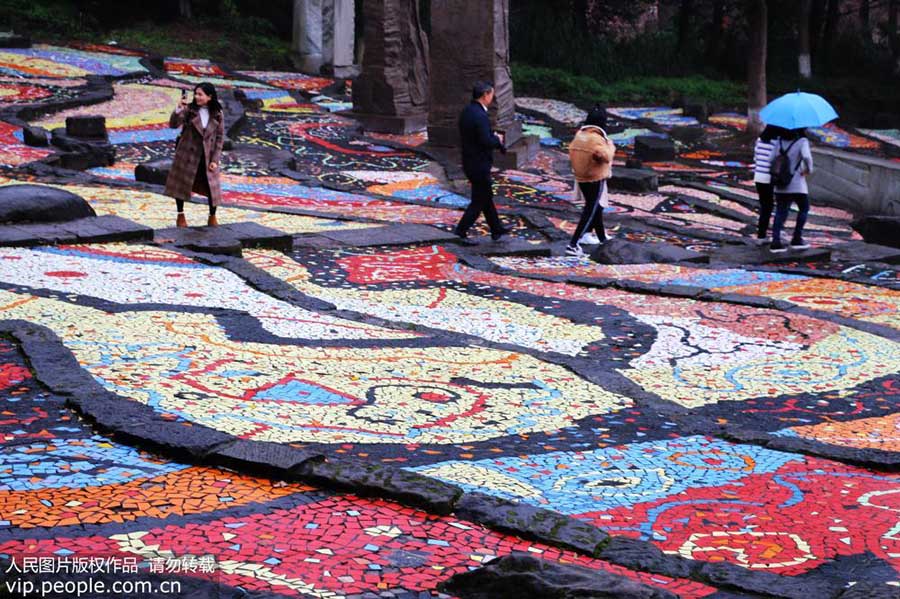 Chongqing: “Socalcos coloridos” em destaque no Instituto de Belas-Artes de Sichuan