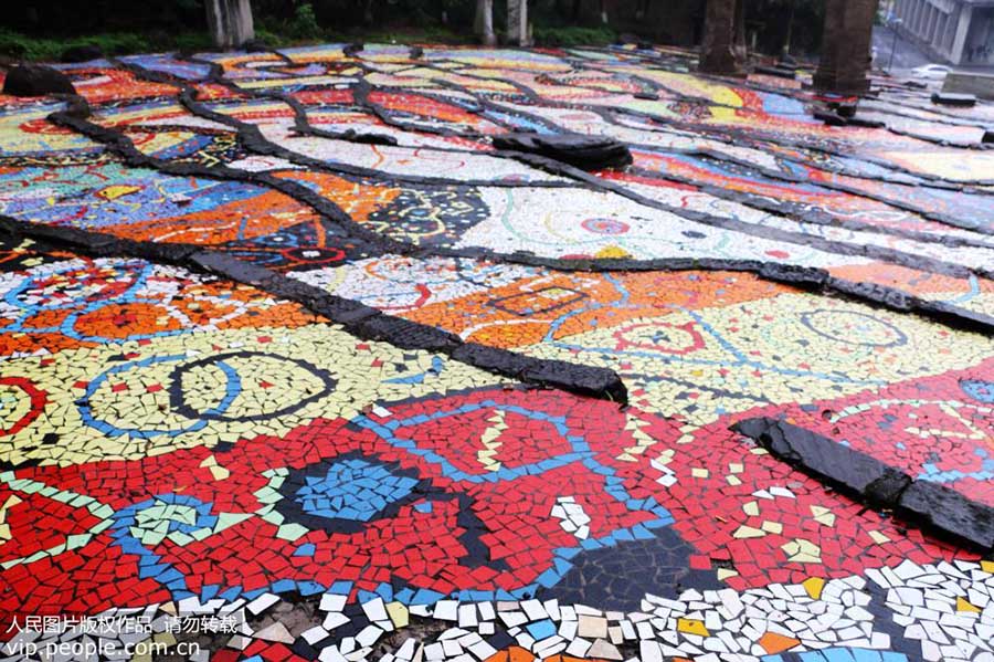 Chongqing: “Socalcos coloridos” em destaque no Instituto de Belas-Artes de Sichuan