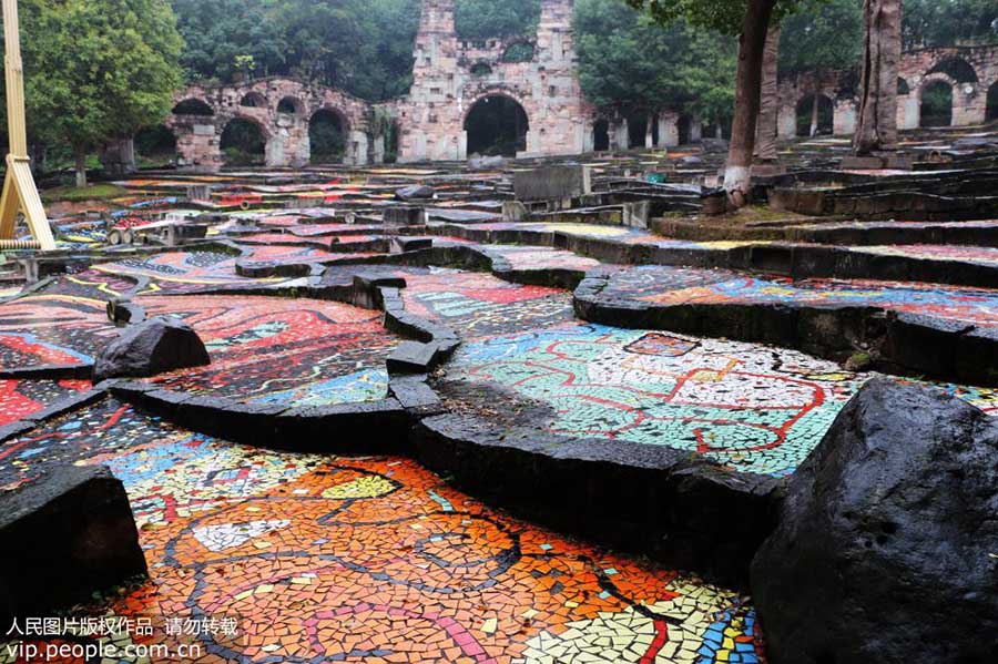 Chongqing: “Socalcos coloridos” em destaque no Instituto de Belas-Artes de Sichuan