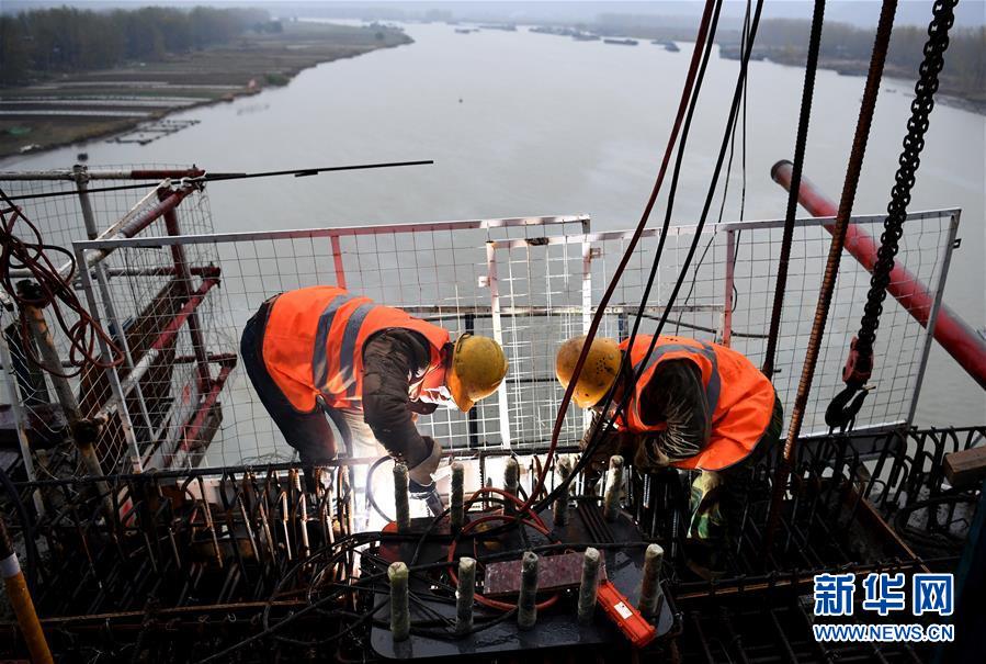 China conclui constru??o da ponte sobre o rio Huaihe em Anhui