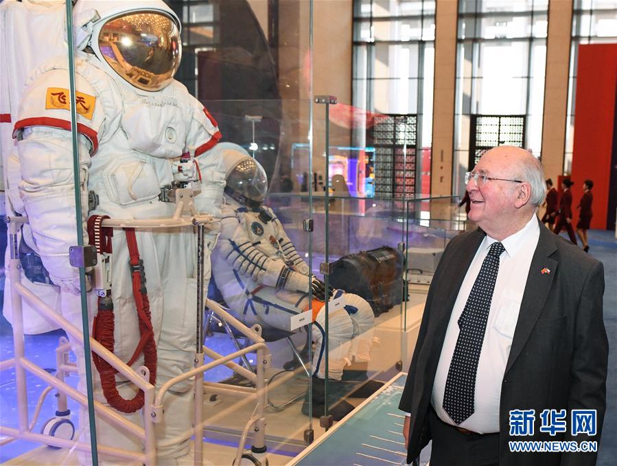 Exibi??o em homenagem aos 40 anos da reforma e abertura recebe visitantes estrangeiros