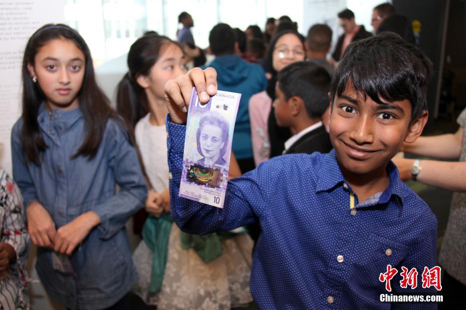 Canadá lan?a oficialmente a primeira nota de design vertical